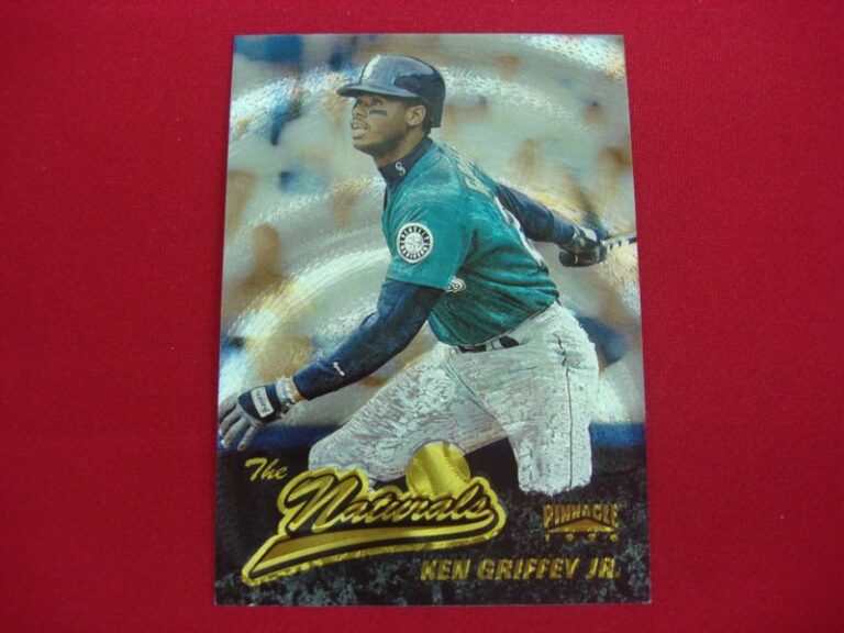 Ken Griffey Jr. 1996 Pinnacle The Naturals Starburst DuFex Parallel #61 graded baseball card