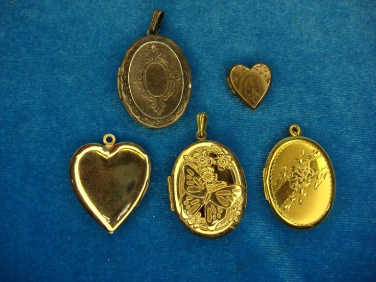 Set of 5 vintage gold-tone metal lockets