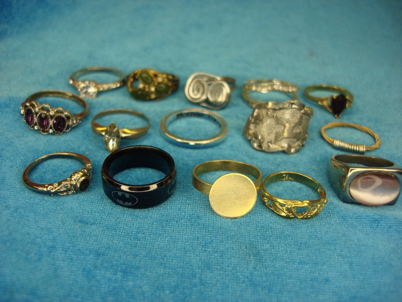 Lot of 15 vintage and modern estate rings