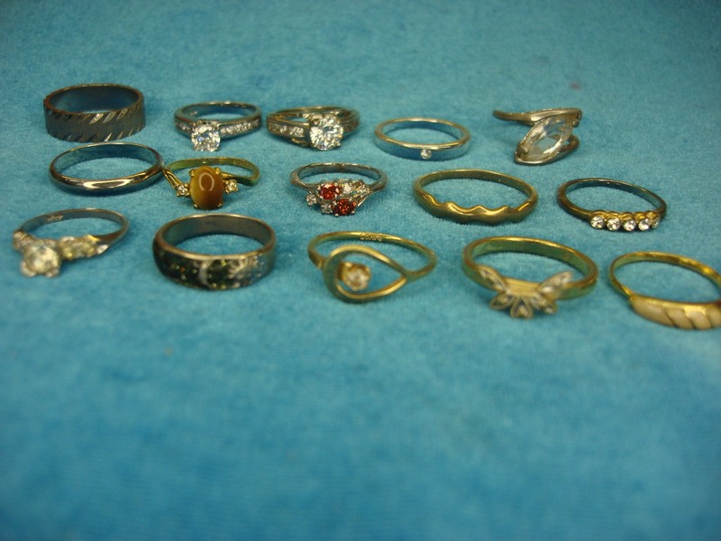 Lot of 15 vintage and modern estate rings