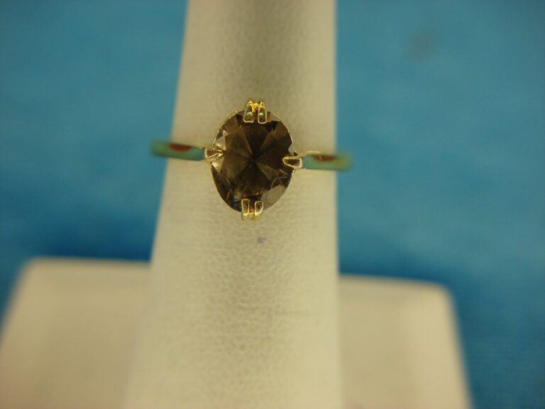 Vintage Avon 18K gold-plated ring with pale brown stone, size 6