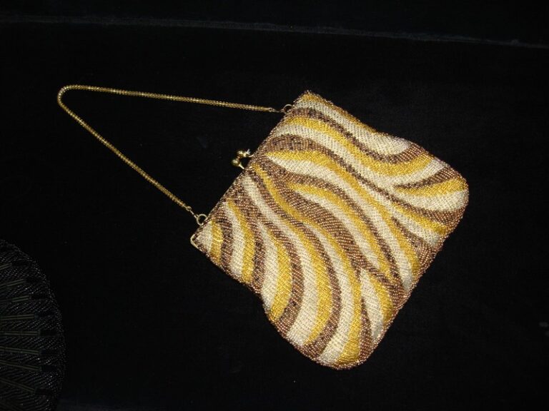 Vintage La Regal Hong Kong Beaded Evening Purse