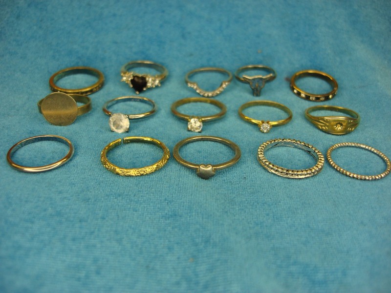 Lot of 15 vintage and modern fashion rings