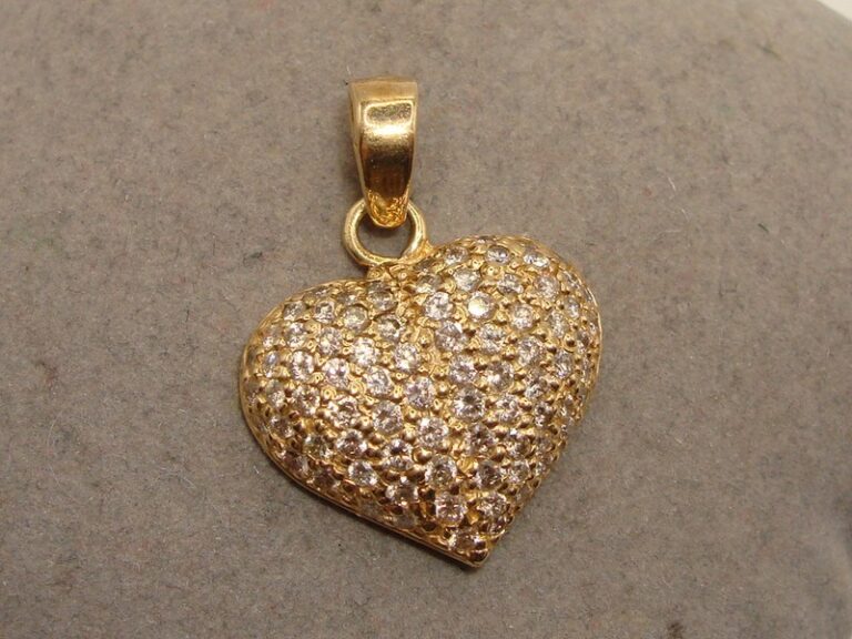 Custom 14K Gold Pave Diamond Heart Pendant | 1 Carat, SI2 Diamonds