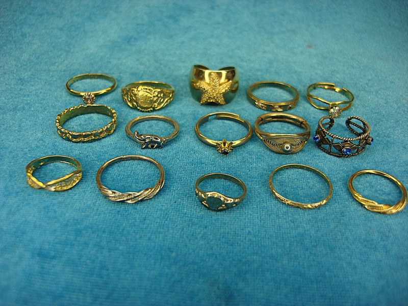 Set of 15 dainty fashion rings, vintage and modern styles