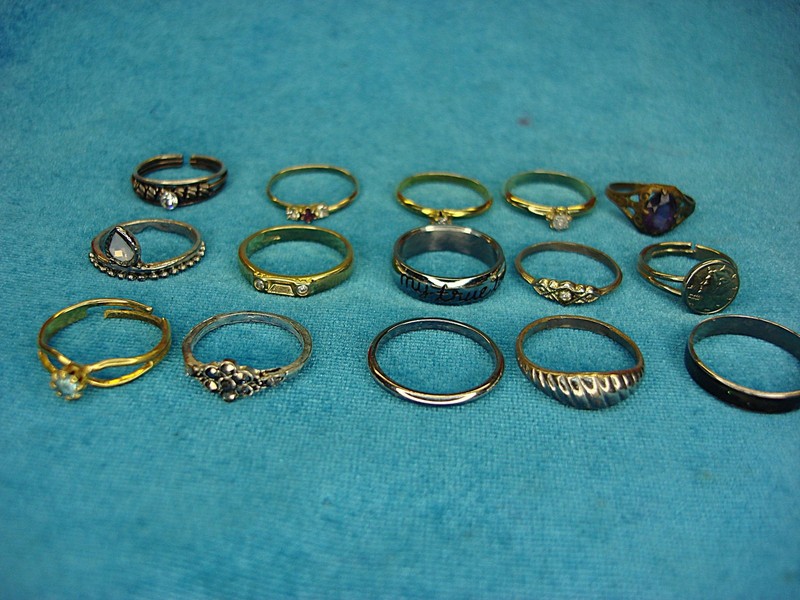 Vintage and modern dainty fashion rings (lot of 15)