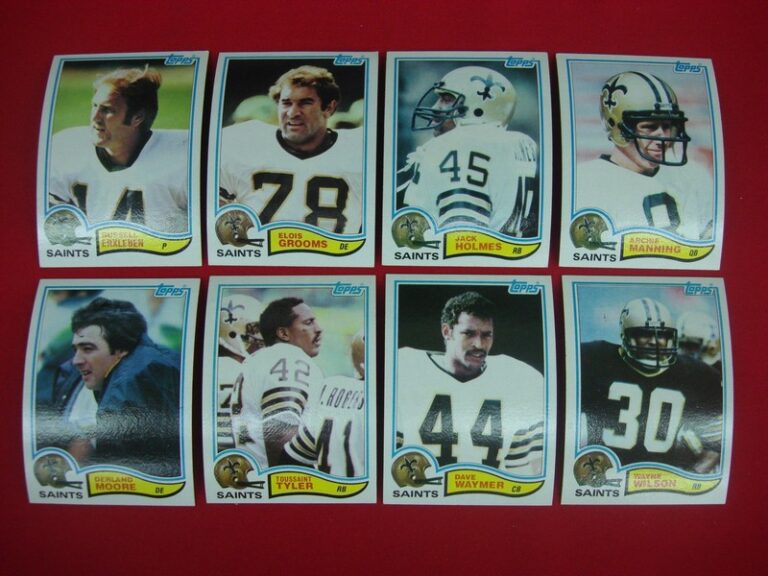 1982 Topps New Orleans Saints football card lot