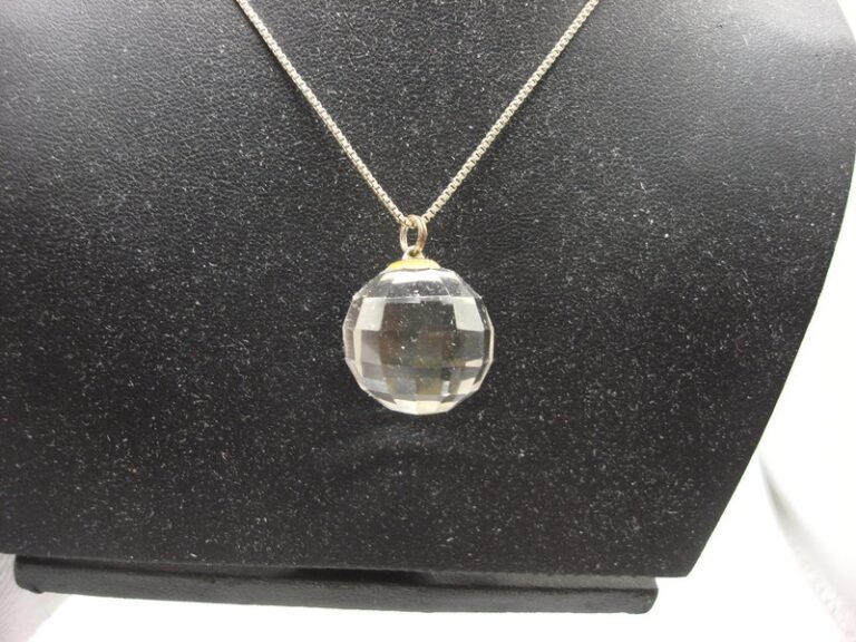 Vintage faceted rock crystal quartz pendant necklace in sterling silver (925 Italy)