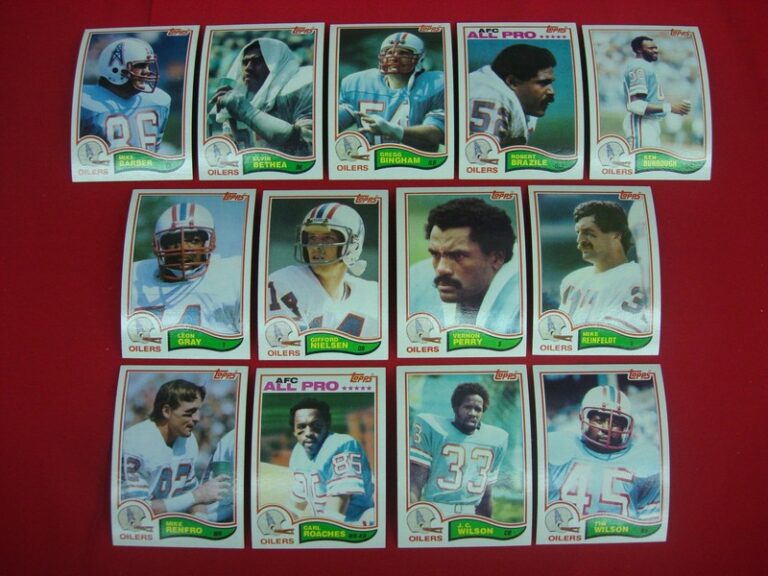 Vintage 1982 Topps Houston Oilers football card lot