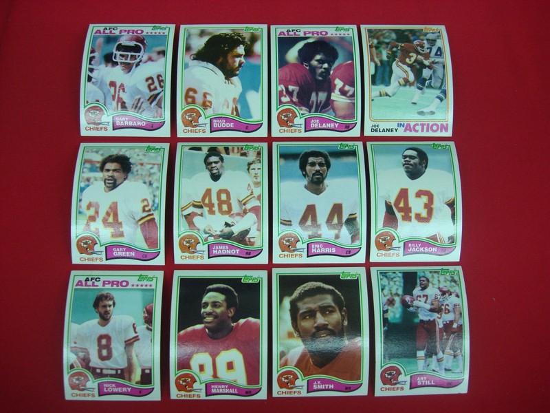 1982 Topps Kansas City Chiefs Football Card Lot (12 Cards)
