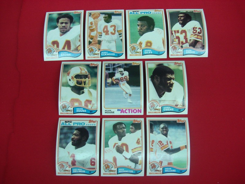 Vintage 1982 Topps Tampa Bay Buccaneers Football Card Lot (10 Cards, EX-MT+)
