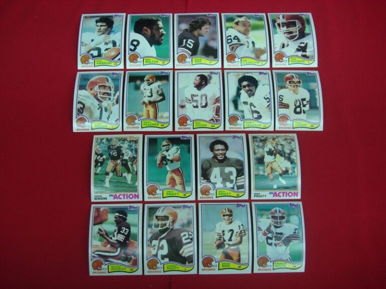 Vintage 1982 Topps Cleveland Browns Football Card Lot (18 Cards, EX-MT+)
