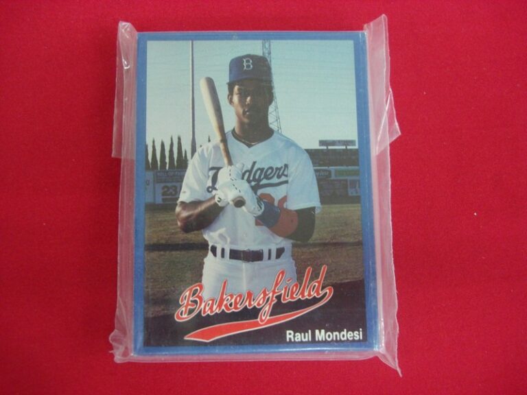 1991 Bakersfield Dodgers Cal League Team Set featuring Mike Piazza, Pedro Martinez, and Raul Mondesi
