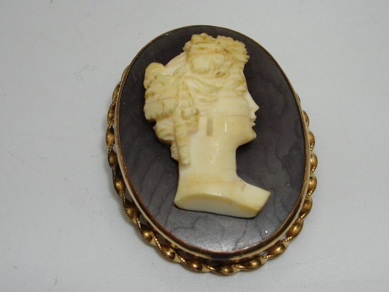 Vintage D'Abros gold filled cameo pin/pendant with a white carved cameo
