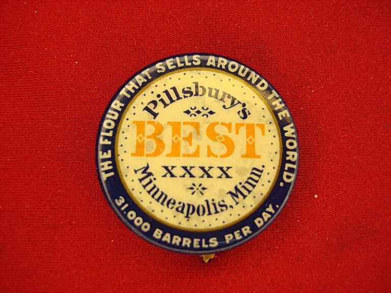 Vintage Pillsbury's button, The Flour That Sells Around the World (1 1/4 inch)