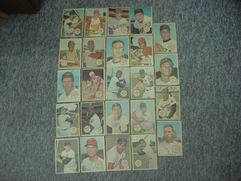 Lot of 24 vintage 1967 Topps Pin-Up Insert Posters