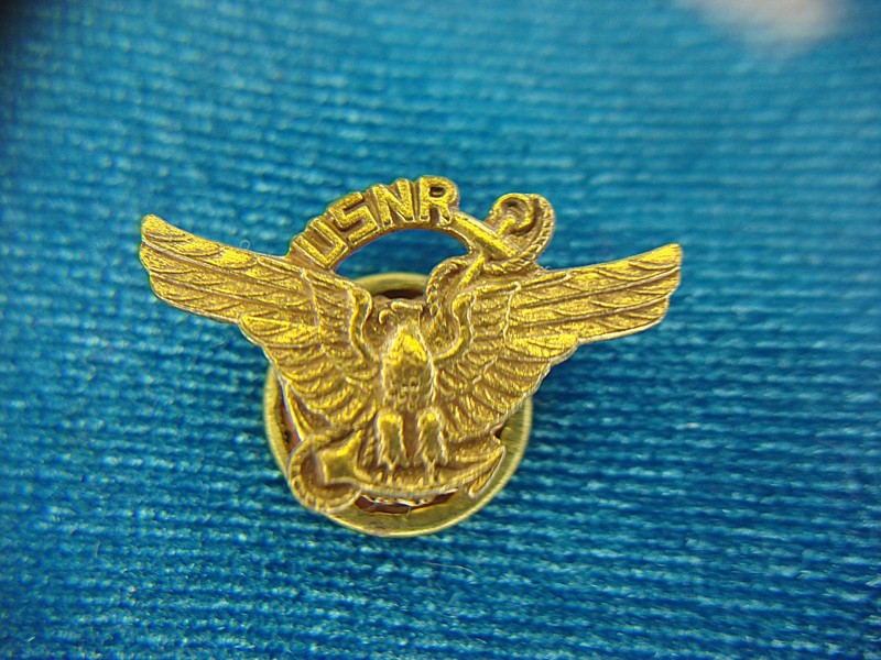 Vintage US Navy Reserve Eagle Spread Wing Collar Pin - Gold Tone