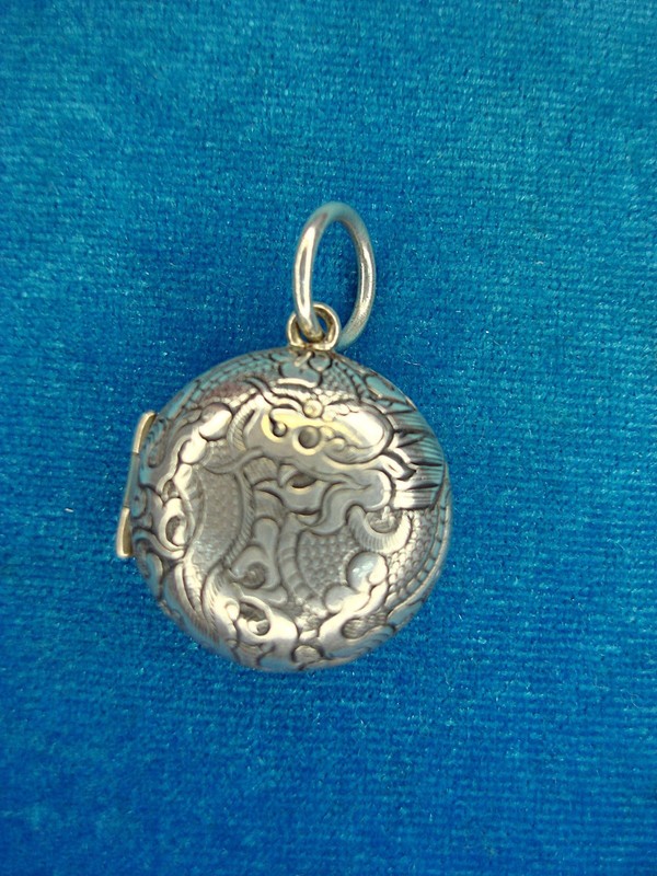 Vintage Silpada Sterling Silver Dragon Locket #S 1553 in excellent condition.
