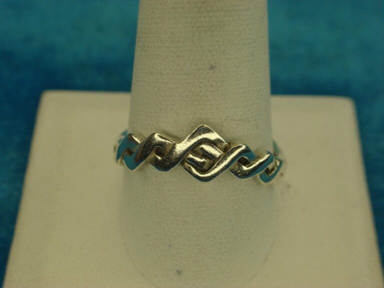 Sterling Silver Celtic Knot Ring - Size 12 (Large)