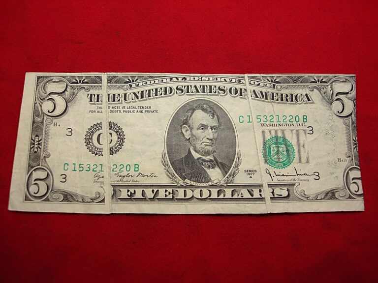 1977A $5 Federal Reserve Note Error - Ink Smudging, Blank Creases