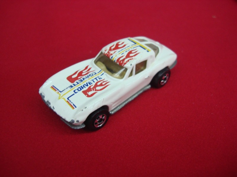 1989 Hot Wheels Black Walls '63 Corvette Stingray Split Window - White with Red Flames