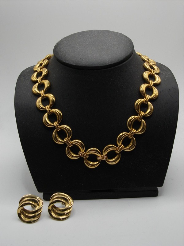 Vintage 1980s Trifari gold tone choker necklace and pierced earrings set