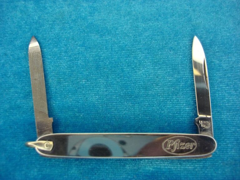 Vintage Latuma Italy pocket knife, 2 blades (nail file), Pfizer collectible, unused