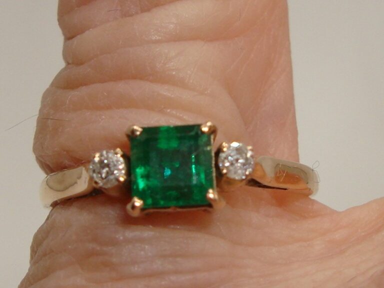 Elegant 14K Gold Emerald & Diamond Ring, Size 6 - Vintage Style