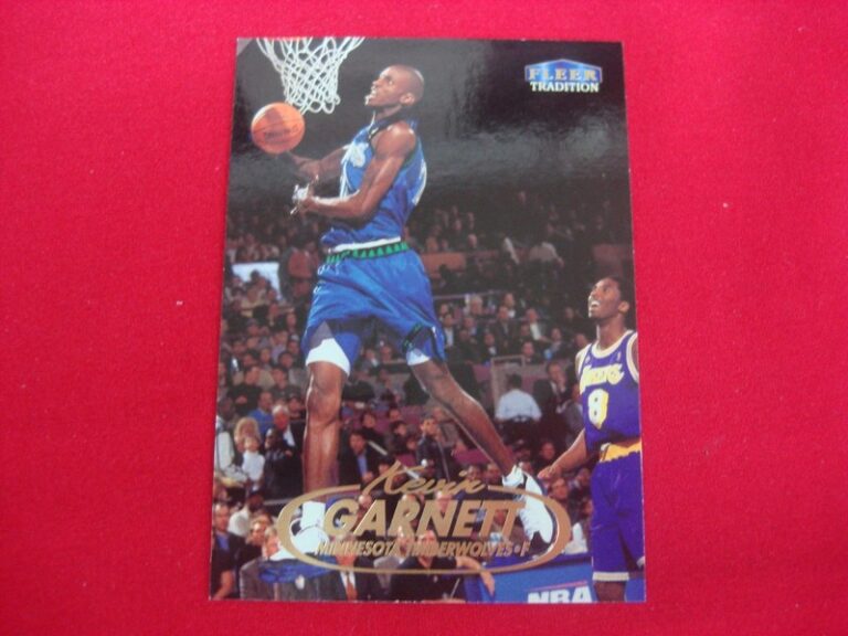 1998-99 Fleer Tradition Kevin Garnett basketball card (#100) featuring Kobe Bryant