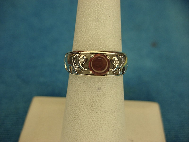 Sterling silver elephant ring with amber stone, size 6