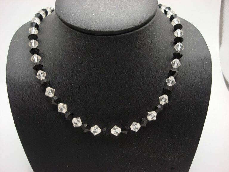 Vintage Art Deco black and clear glass briolette choker necklace