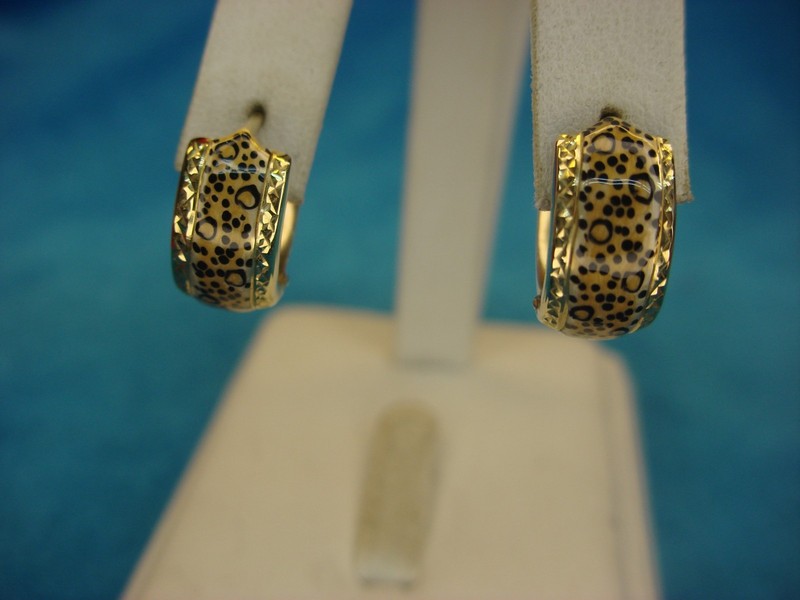 14K yellow gold leopard print enamel earrings