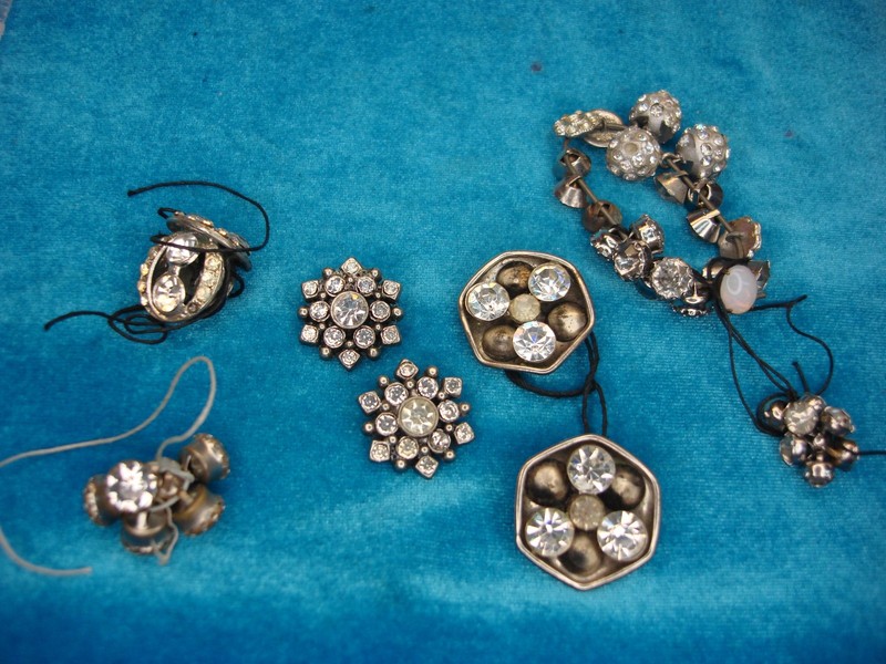 Vintage Button Collection: Diverse Lot of Old Time Buttons for Collectors