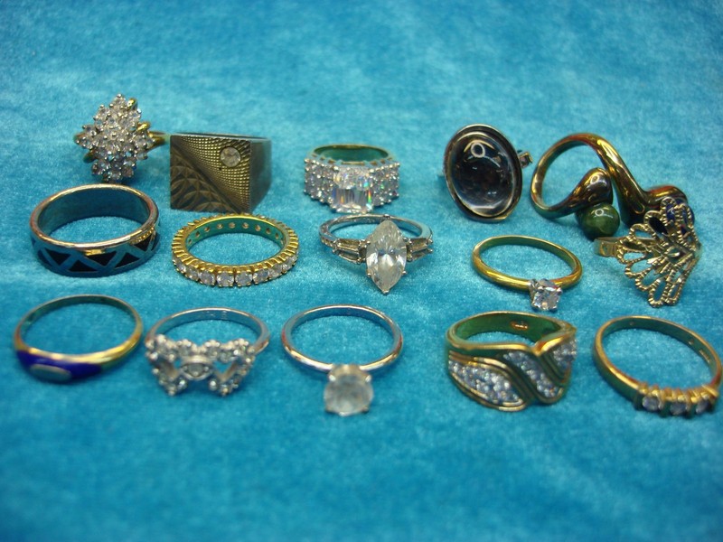 Lot of 15 vintage and modern fashion rings