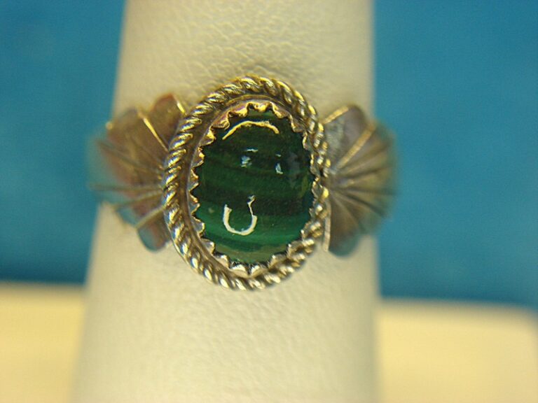 Vintage sterling silver malachite ring with a southwest style design, size 6.5
