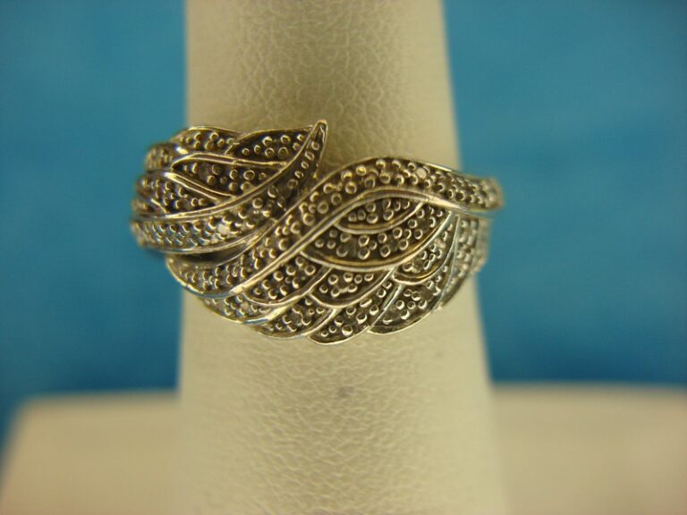 Elegant sterling silver ring with brilliants, size 6
