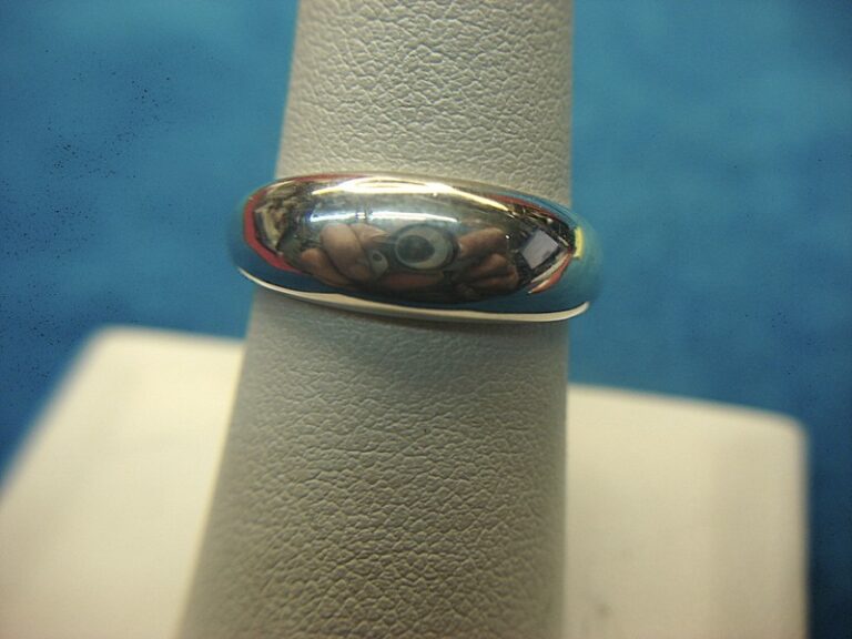 Adjustable sterling silver dome ring, sizes 7.5-9, pre-owned, excellent condition.