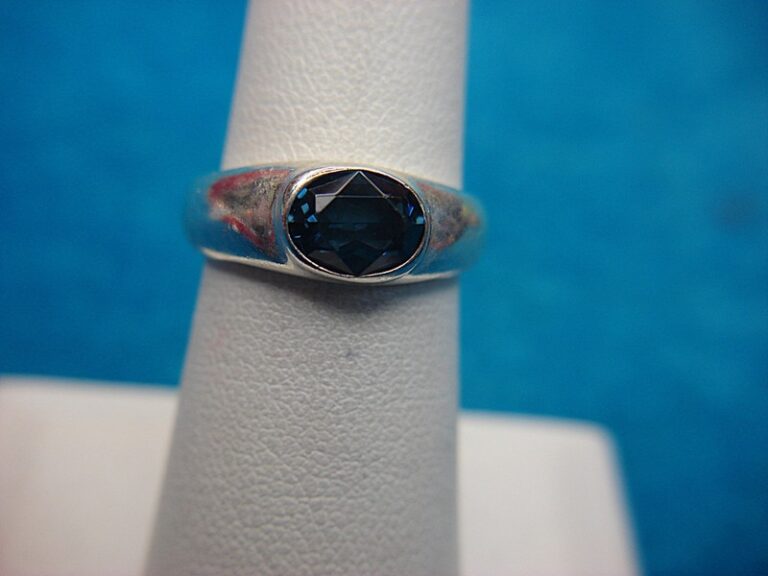 Elegant sterling silver ring with a blue stone, size 6
