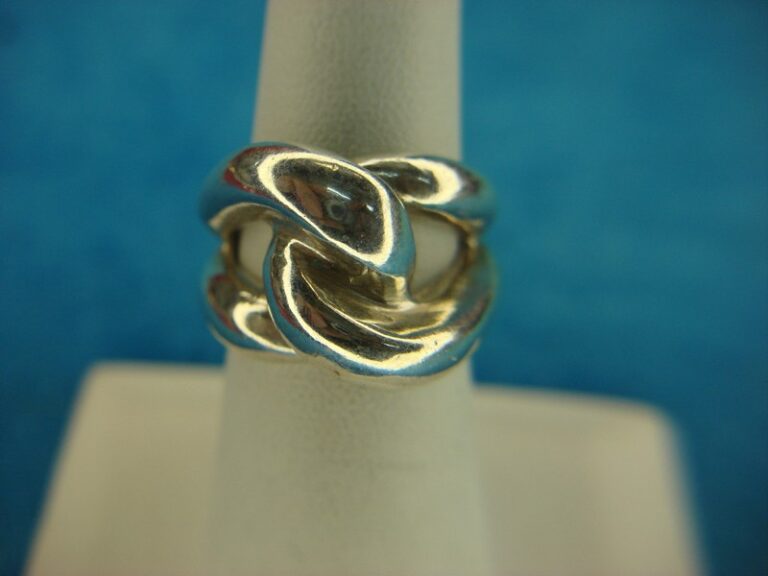 Sterling Silver Crossover Ring (Size 6)