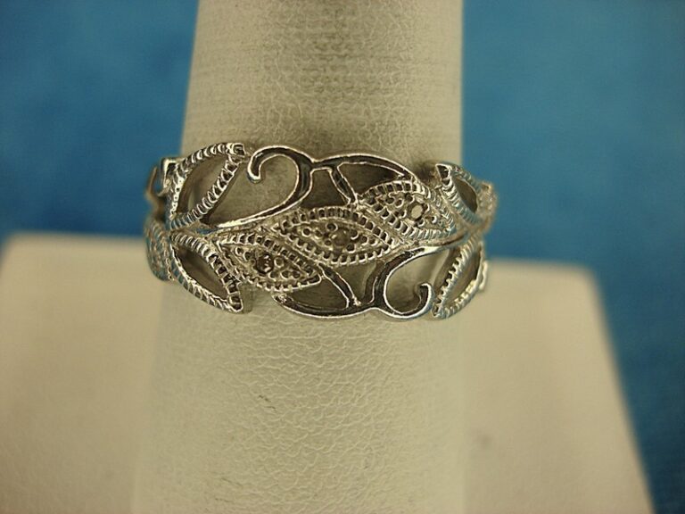 Vintage sterling silver filigree ring with accent diamonds, size 9