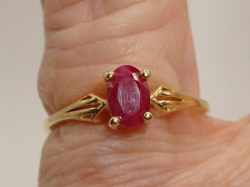 Vintage 14K solid gold ruby ring, size 6, with a radiant oval design.