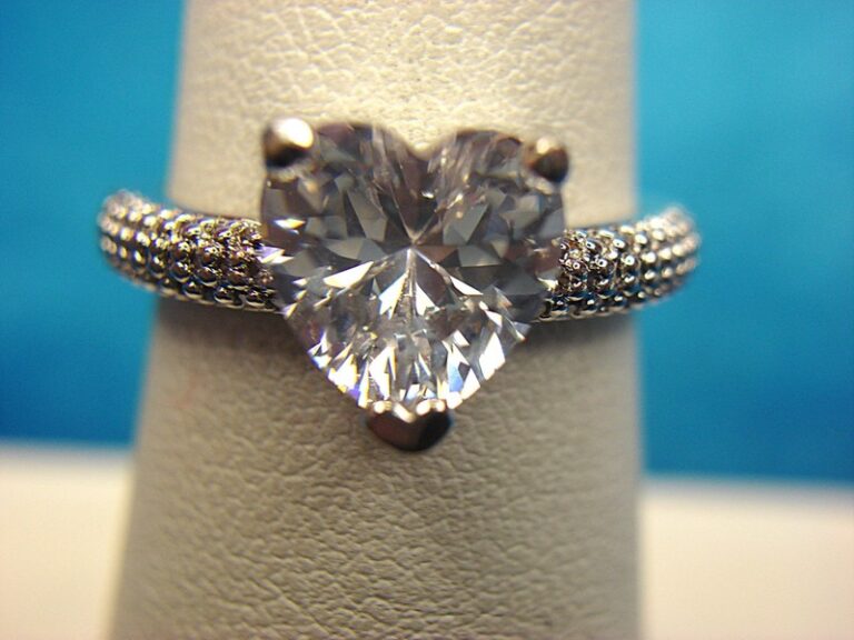 Sterling silver heart ring with a large simulated diamond, size 6.5