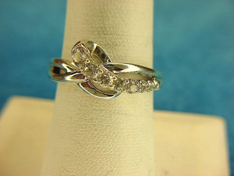 Sterling silver ring with sparkling round simulated diamonds, size 8