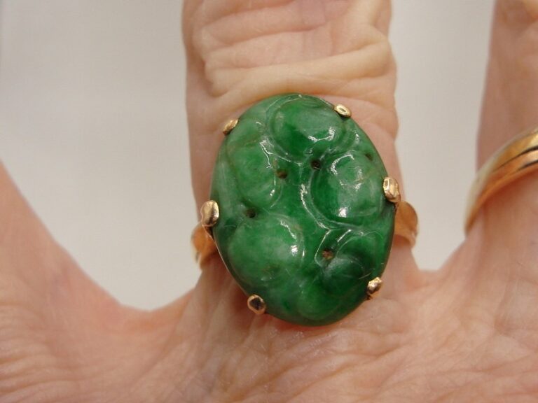 Vintage 14K Gold Carved Jade Ring, Size 6.5