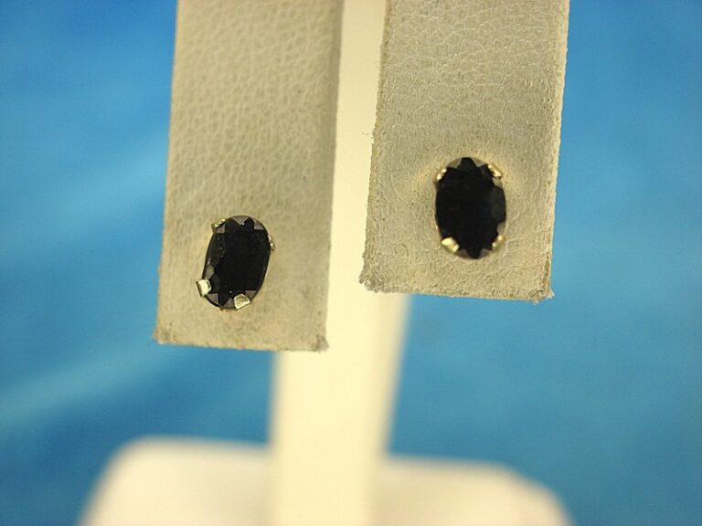 14K Yellow Gold Blue Sapphire Stud Earrings (1ctw) - Pre-Owned