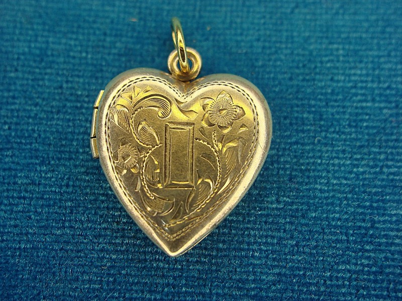 Vintage gold filled locket, 12K GF, extra fancy design with secure snap closure