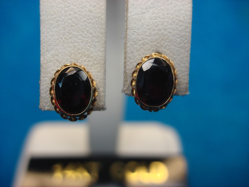 14K Yellow Gold Garnet Stud Earrings (1.50 CTW)