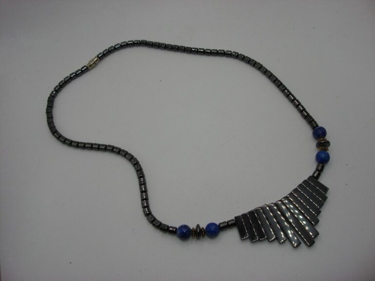 Vintage 1980s hematite and lapis lazuli bib necklace