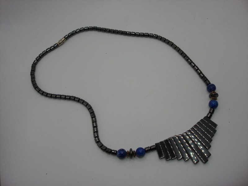 Vintage 1980s hematite and lapis lazuli bib necklace