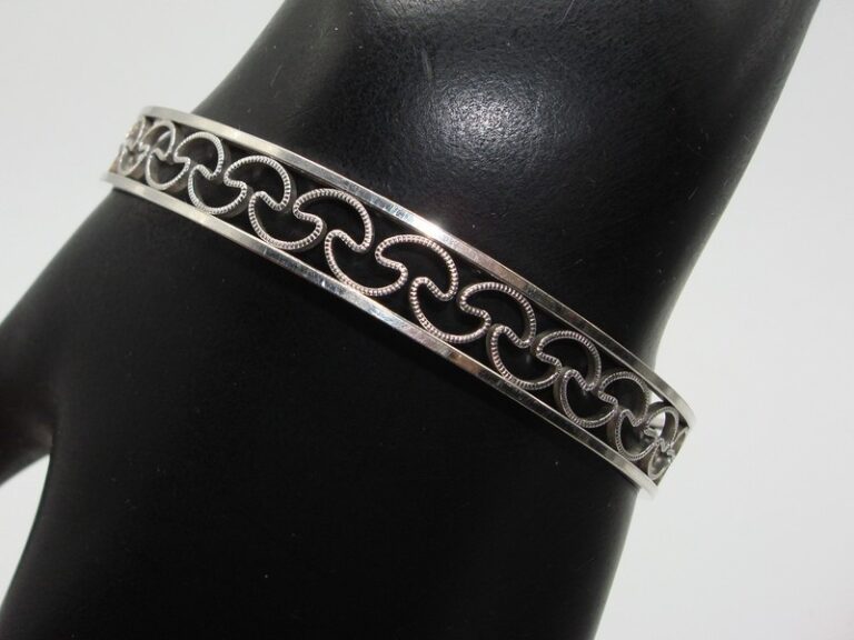 Vintage Krementz silver filigree cuff bracelet